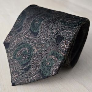 🇨🇵LANVIN Black and Green Paisley Tie